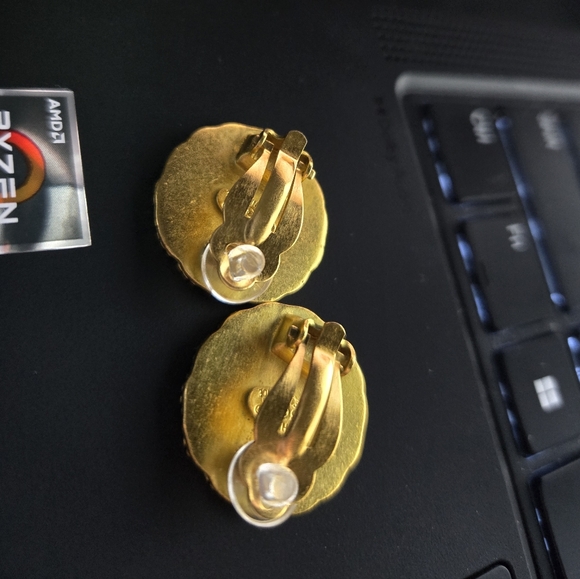 CHANEL Earrings - Picture 5 of 5